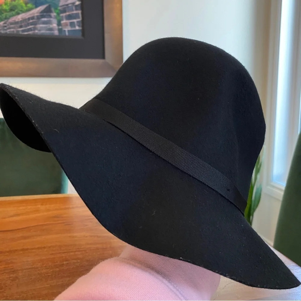 Aritzia Auxiliary Black 100% Wool Felt Hat XS/S